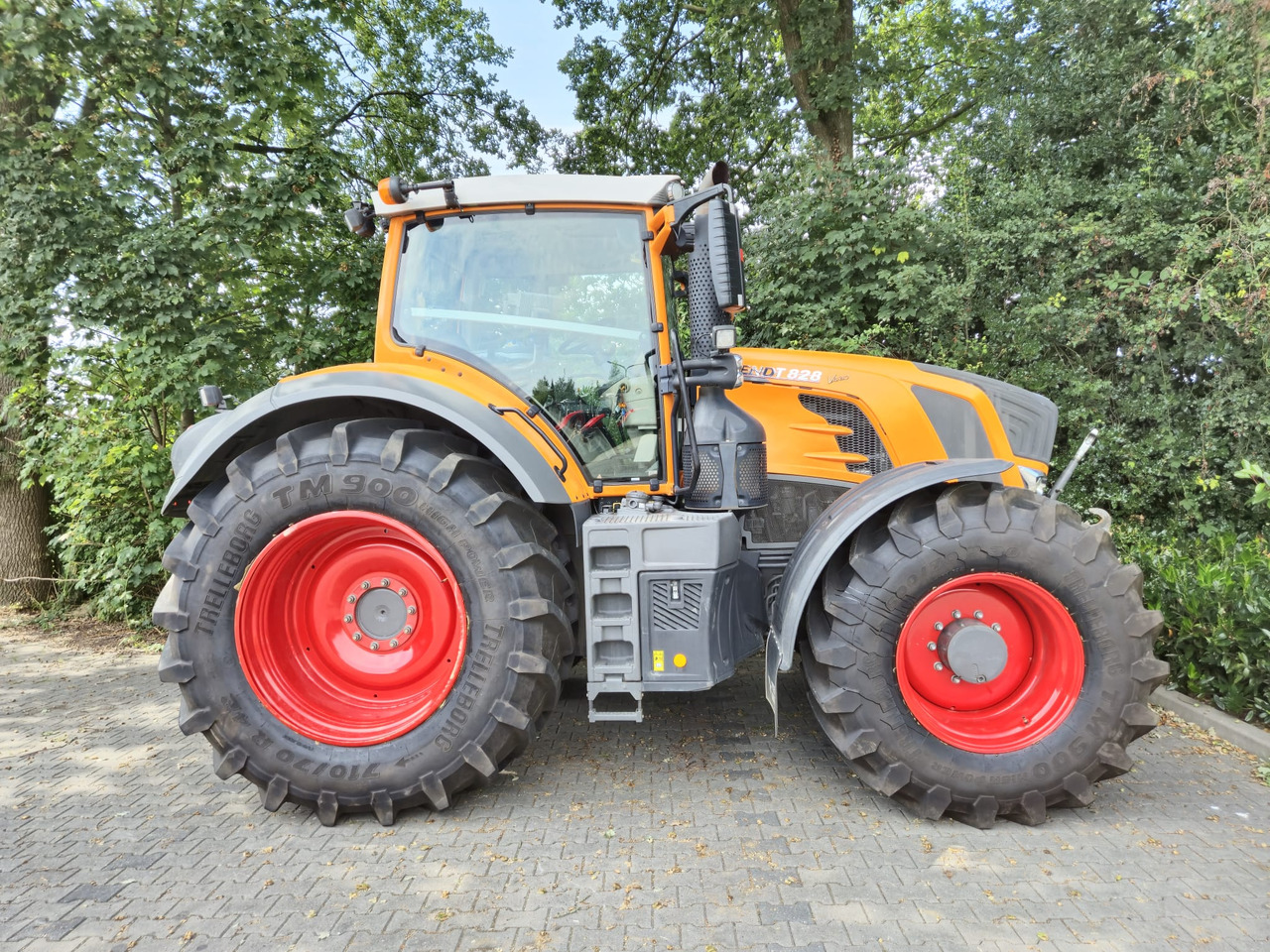 Fendt 828 Vario S4 ProfiPlus - Tractor: foto 2 Fendt 828 Vario S4 ProfiPlus - Tractor: foto 2