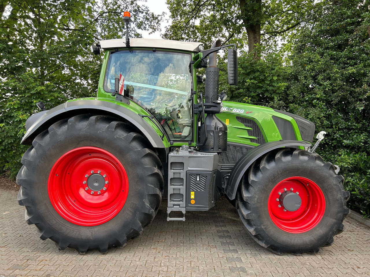 Fendt 828 Vario S4 ProfiPlus - Tractor: foto 4 Fendt 828 Vario S4 ProfiPlus - Tractor: foto 4