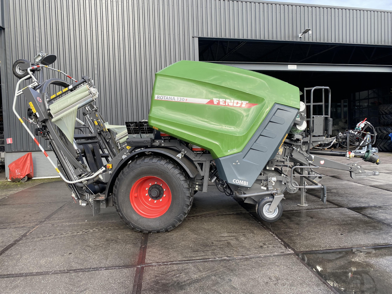 Fendt Rotana 130F - Encintadora de pacas: foto 2 Fendt Rotana 130F - Encintadora de pacas: foto 2