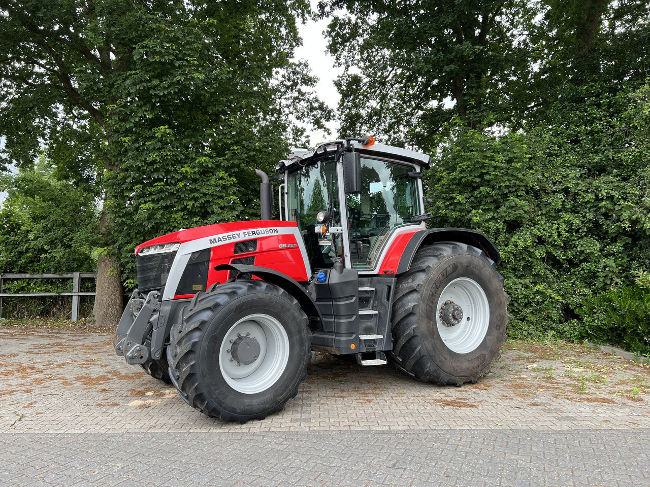 Massey Ferguson 8S.225 Dyne E-power - Tractor: foto 1 Massey Ferguson 8S.225 Dyne E-power - Tractor: foto 1