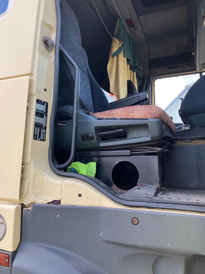 DAF XF 95 430 Platform - Camión caja abierta: foto 5 DAF XF 95 430 Platform - Camión caja abierta: foto 5