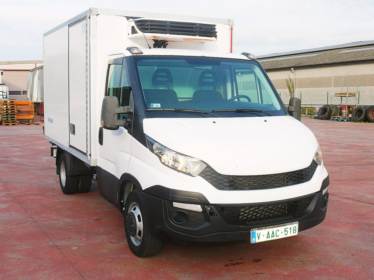 Iveco 35C13 DAILY KUHLKOFFER CARRIER XARIOS 350 -29C - Furgoneta frigorifica: foto 1 Iveco 35C13 DAILY KUHLKOFFER CARRIER XARIOS 350 -29C - Furgoneta frigorifica: foto 1