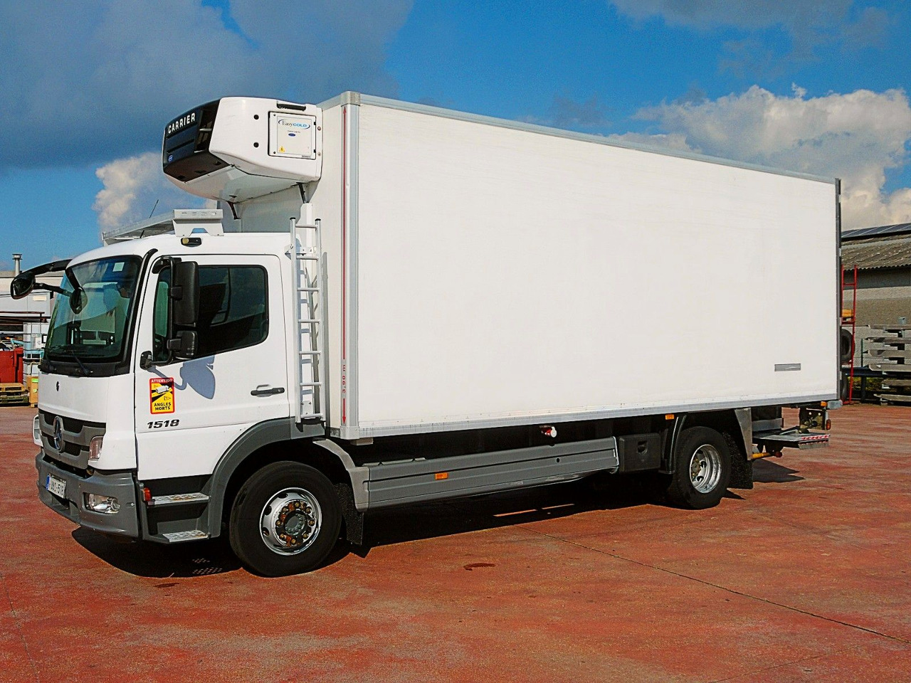 Mercedes-Benz 1518 ATEGO KUHLKOFER CARRIER SUPRA 850 Mult LUFT - Camión frigorífico: foto 4 Mercedes-Benz 1518 ATEGO KUHLKOFER CARRIER SUPRA 850 Mult LUFT - Camión frigorífico: foto 4