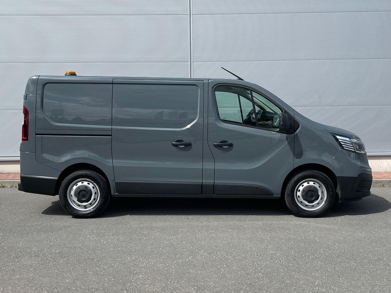 Renault Trafic Kasten RED EDITION L1H1 AHK LED DAB MFL - Furgoneta de pasajeros: foto 5 Renault Trafic Kasten RED EDITION L1H1 AHK LED DAB MFL - Furgoneta de pasajeros: foto 5