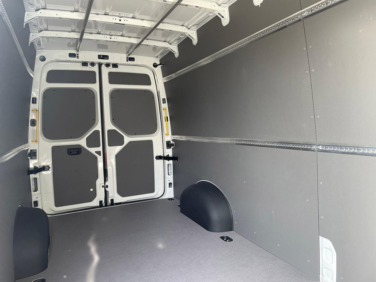 Furgoneta de pasajeros Volkswagen Crafter Kasten 35 L4H3 Autom. NAVI KAMERA KLIMA: foto 9 Furgoneta de pasajeros Volkswagen Crafter Kasten 35 L4H3 Autom. NAVI KAMERA KLIMA: foto 9