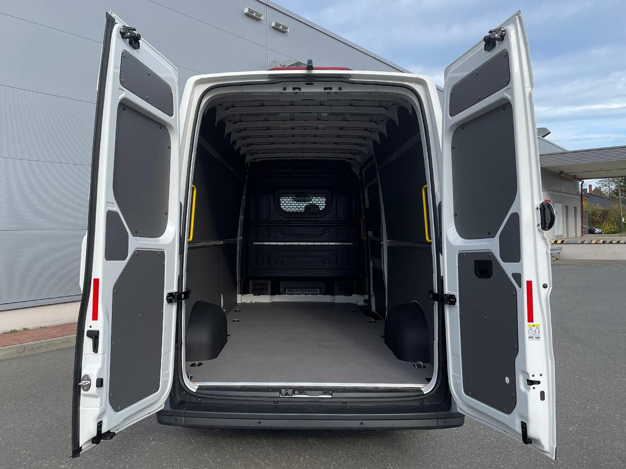 Furgoneta de pasajeros Volkswagen Crafter Kasten 35 L4H3 Autom. NAVI KAMERA KLIMA: foto 15 Furgoneta de pasajeros Volkswagen Crafter Kasten 35 L4H3 Autom. NAVI KAMERA KLIMA: foto 15