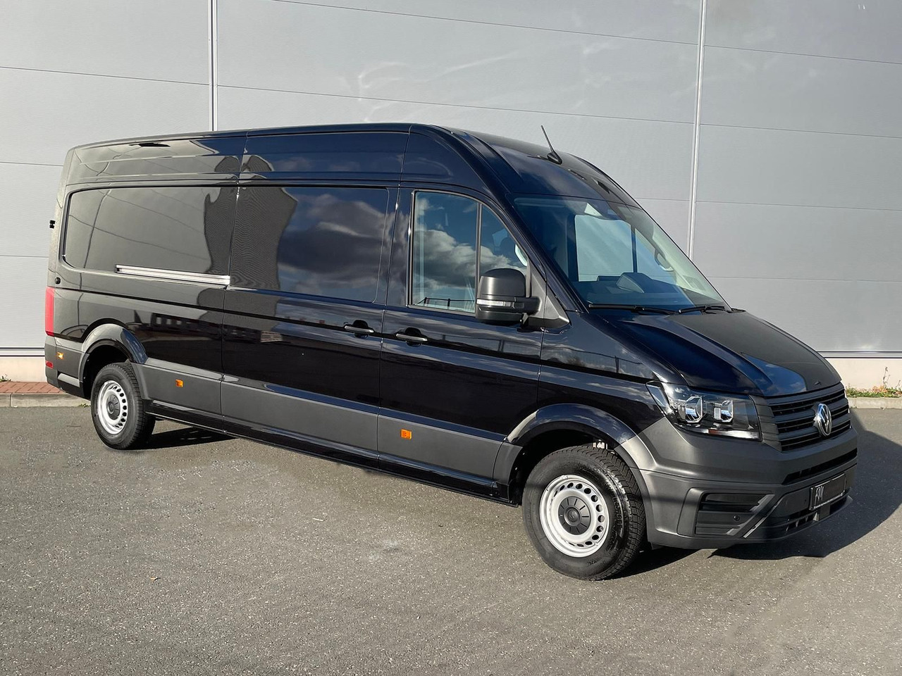 Volkswagen Crafter Kasten 35 L4H3 NAV SITZHZ AHK DAB KAMERA - Furgoneta de pasajeros: foto 2 Volkswagen Crafter Kasten 35 L4H3 NAV SITZHZ AHK DAB KAMERA - Furgoneta de pasajeros: foto 2