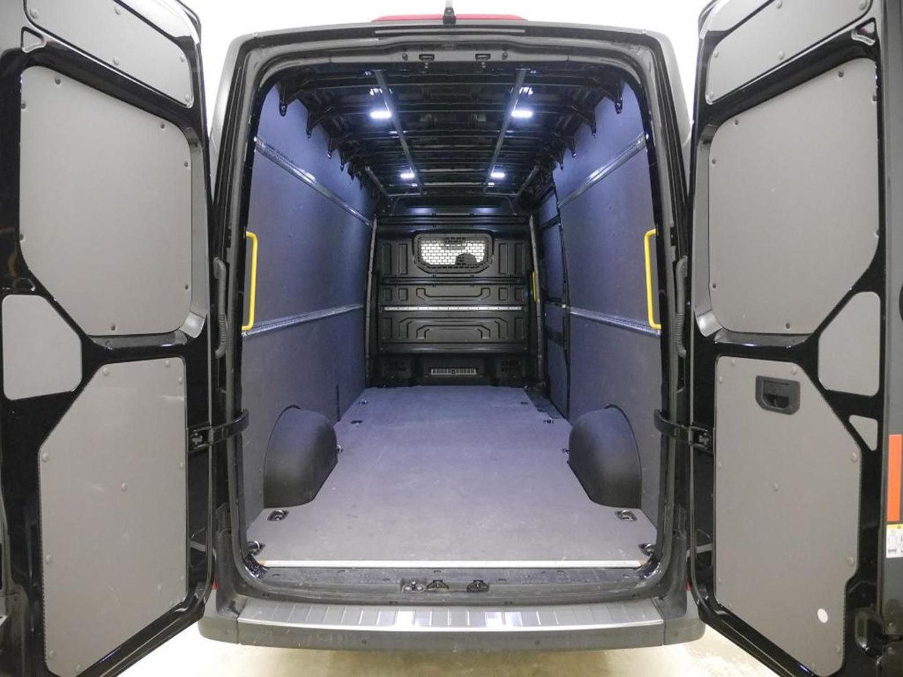 Volkswagen Crafter Kasten 35 L4H3 NAVI DAB PDC KAMERA - Furgón: foto 4 Volkswagen Crafter Kasten 35 L4H3 NAVI DAB PDC KAMERA - Furgón: foto 4