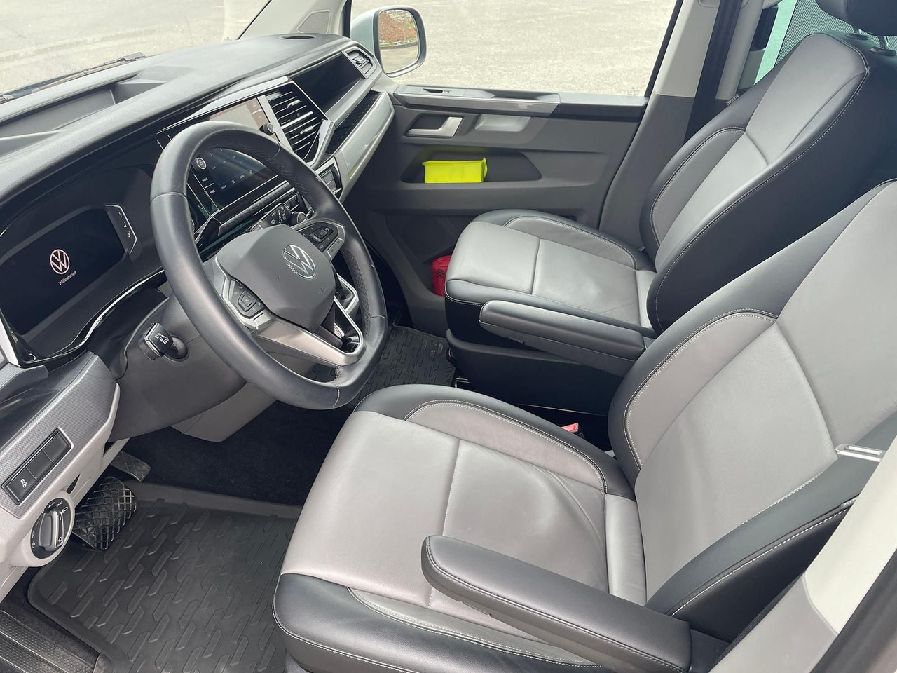 Furgoneta de pasajeros Volkswagen T6.1 Caravelle Highline STANDHZ NAVI LEDER PDC: foto 11 Furgoneta de pasajeros Volkswagen T6.1 Caravelle Highline STANDHZ NAVI LEDER PDC: foto 11