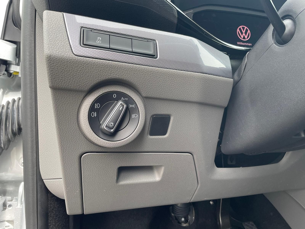 Furgoneta de pasajeros Volkswagen T6.1 Caravelle Highline STANDHZ NAVI LEDER PDC: foto 33 Furgoneta de pasajeros Volkswagen T6.1 Caravelle Highline STANDHZ NAVI LEDER PDC: foto 33