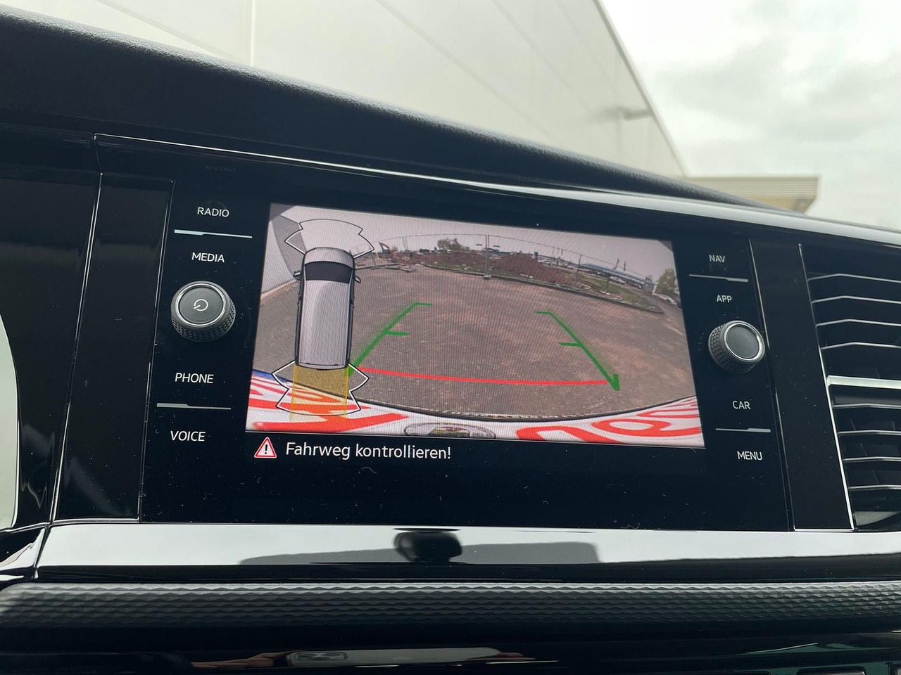 Furgoneta de pasajeros Volkswagen T6.1 Caravelle Highline STANDHZ NAVI LEDER PDC: foto 18 Furgoneta de pasajeros Volkswagen T6.1 Caravelle Highline STANDHZ NAVI LEDER PDC: foto 18