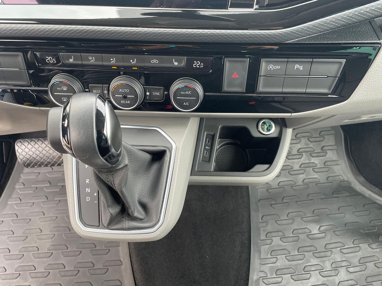 Furgoneta de pasajeros Volkswagen T6.1 Caravelle Highline STANDHZ NAVI LEDER PDC: foto 29 Furgoneta de pasajeros Volkswagen T6.1 Caravelle Highline STANDHZ NAVI LEDER PDC: foto 29