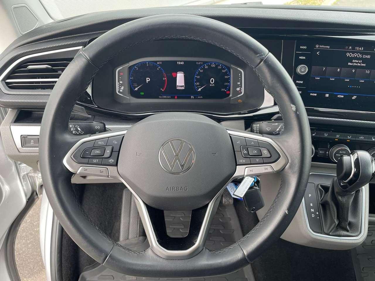 Furgoneta de pasajeros Volkswagen T6.1 Caravelle Highline STANDHZ NAVI LEDER PDC: foto 12 Furgoneta de pasajeros Volkswagen T6.1 Caravelle Highline STANDHZ NAVI LEDER PDC: foto 12