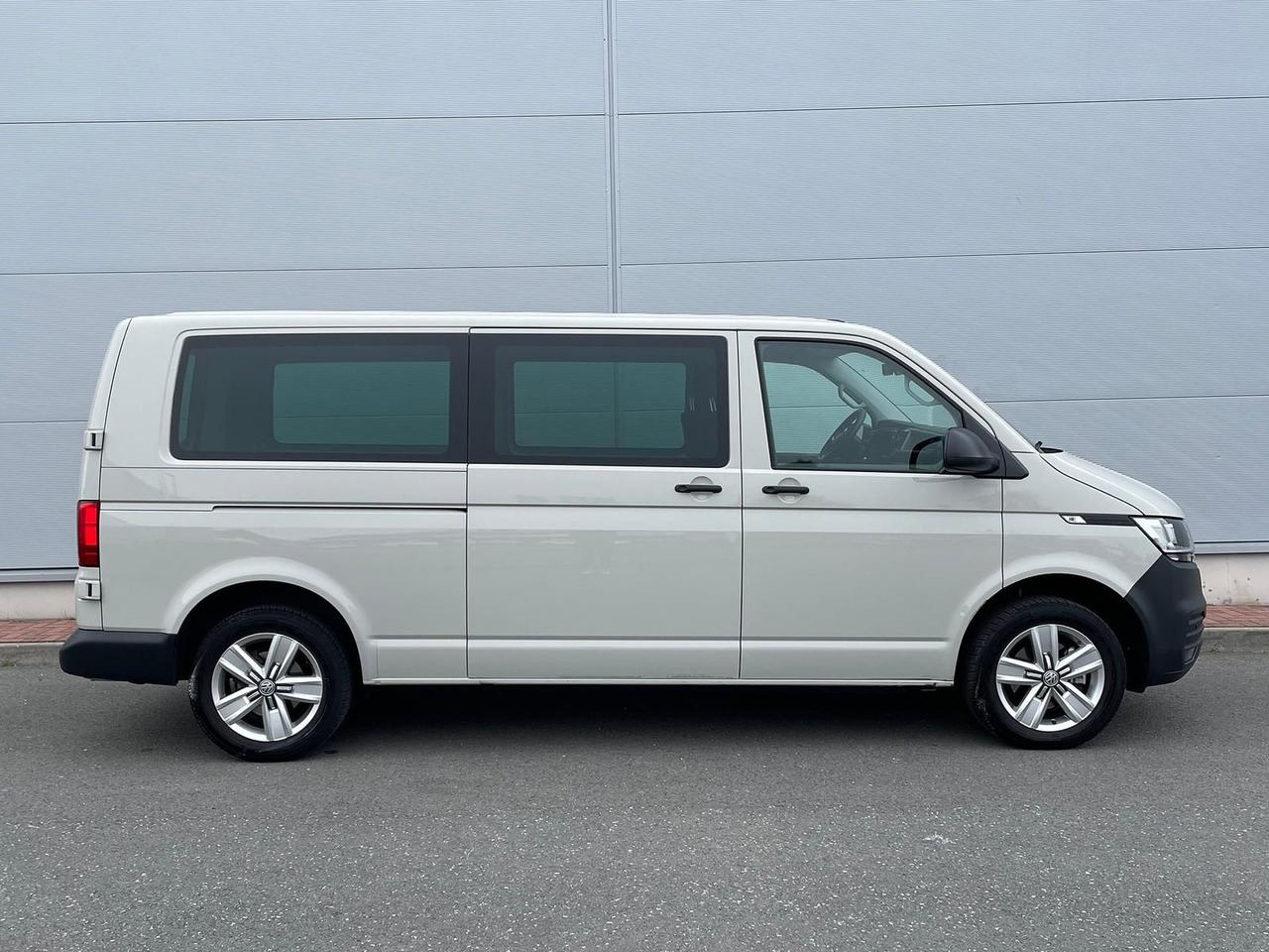 Volkswagen T6.1 Transporter 2.0 TDI lang 4MOTION SITZHZ NAV - Furgón: foto 5 Volkswagen T6.1 Transporter 2.0 TDI lang 4MOTION SITZHZ NAV - Furgón: foto 5