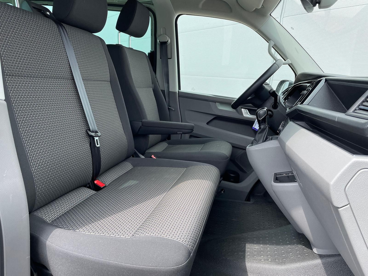 Coche nuevo Volkswagen T6.1 Transporter 2.0 TDI lang 4MOTION SITZHZ NAV: foto 16 Coche nuevo Volkswagen T6.1 Transporter 2.0 TDI lang 4MOTION SITZHZ NAV: foto 16