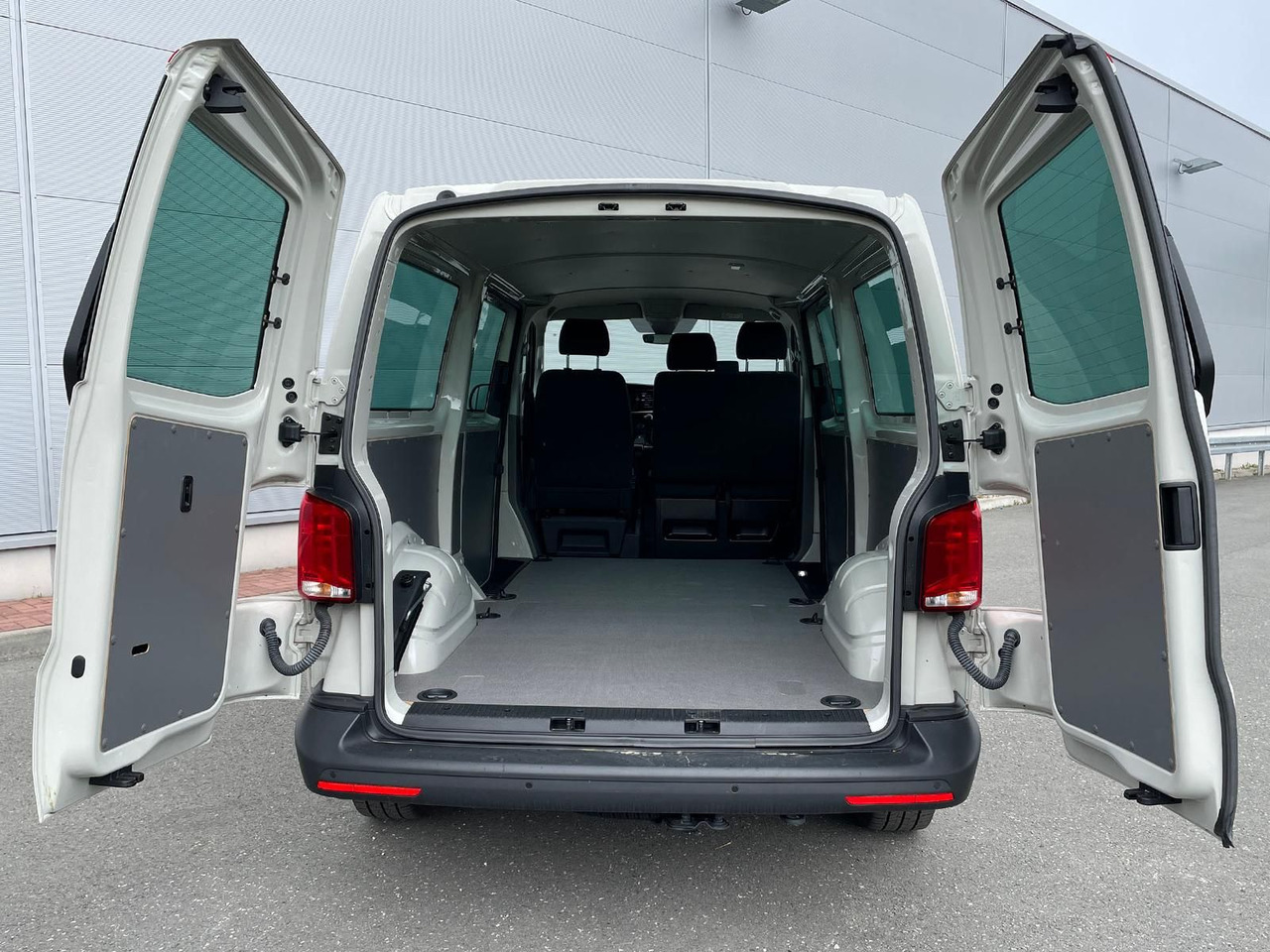 Coche nuevo Volkswagen T6.1 Transporter 2.0 TDI lang 4MOTION SITZHZ NAV: foto 31 Coche nuevo Volkswagen T6.1 Transporter 2.0 TDI lang 4MOTION SITZHZ NAV: foto 31