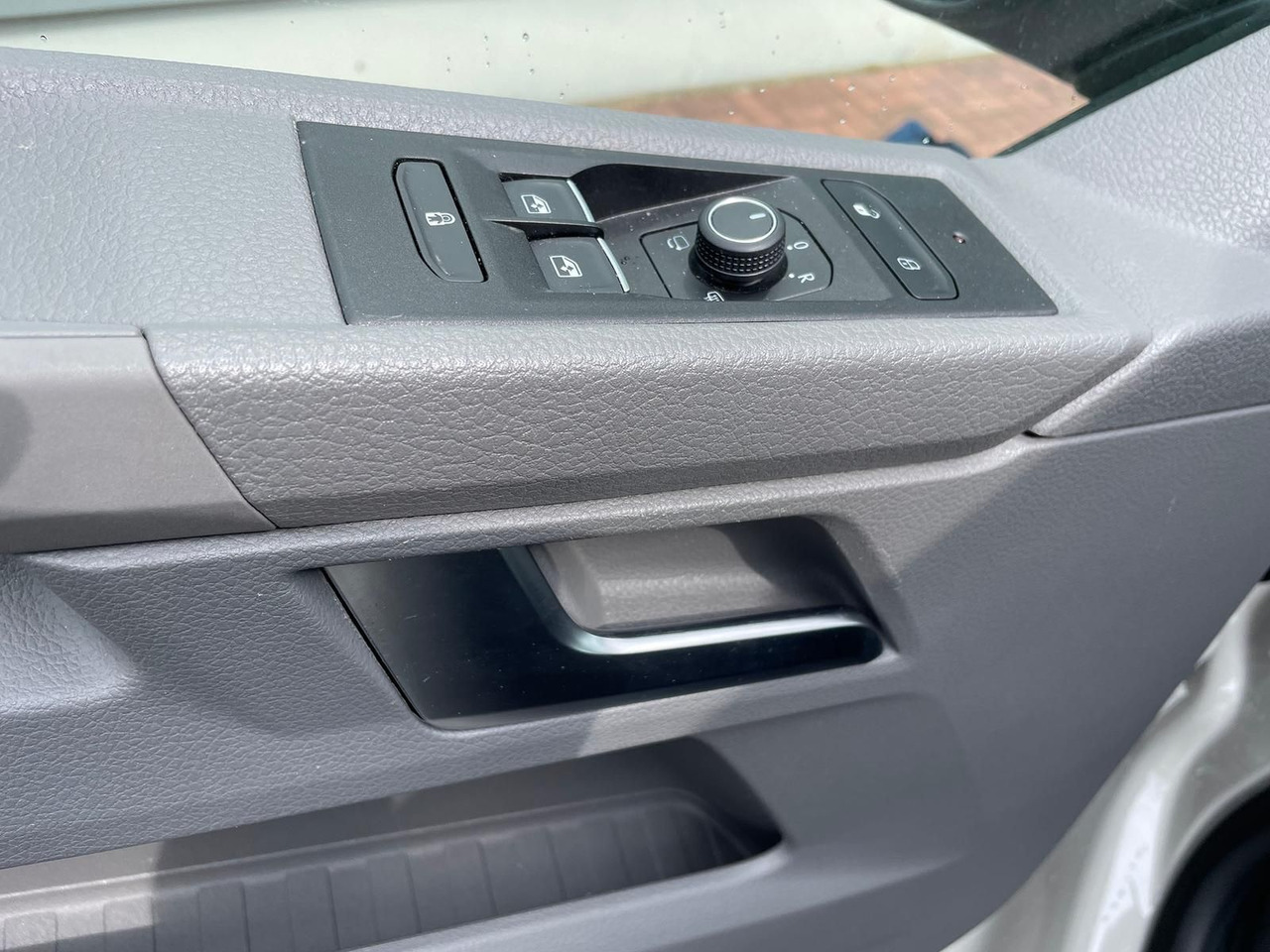 Coche nuevo Volkswagen T6.1 Transporter 2.0 TDI lang 4MOTION SITZHZ NAV: foto 32 Coche nuevo Volkswagen T6.1 Transporter 2.0 TDI lang 4MOTION SITZHZ NAV: foto 32