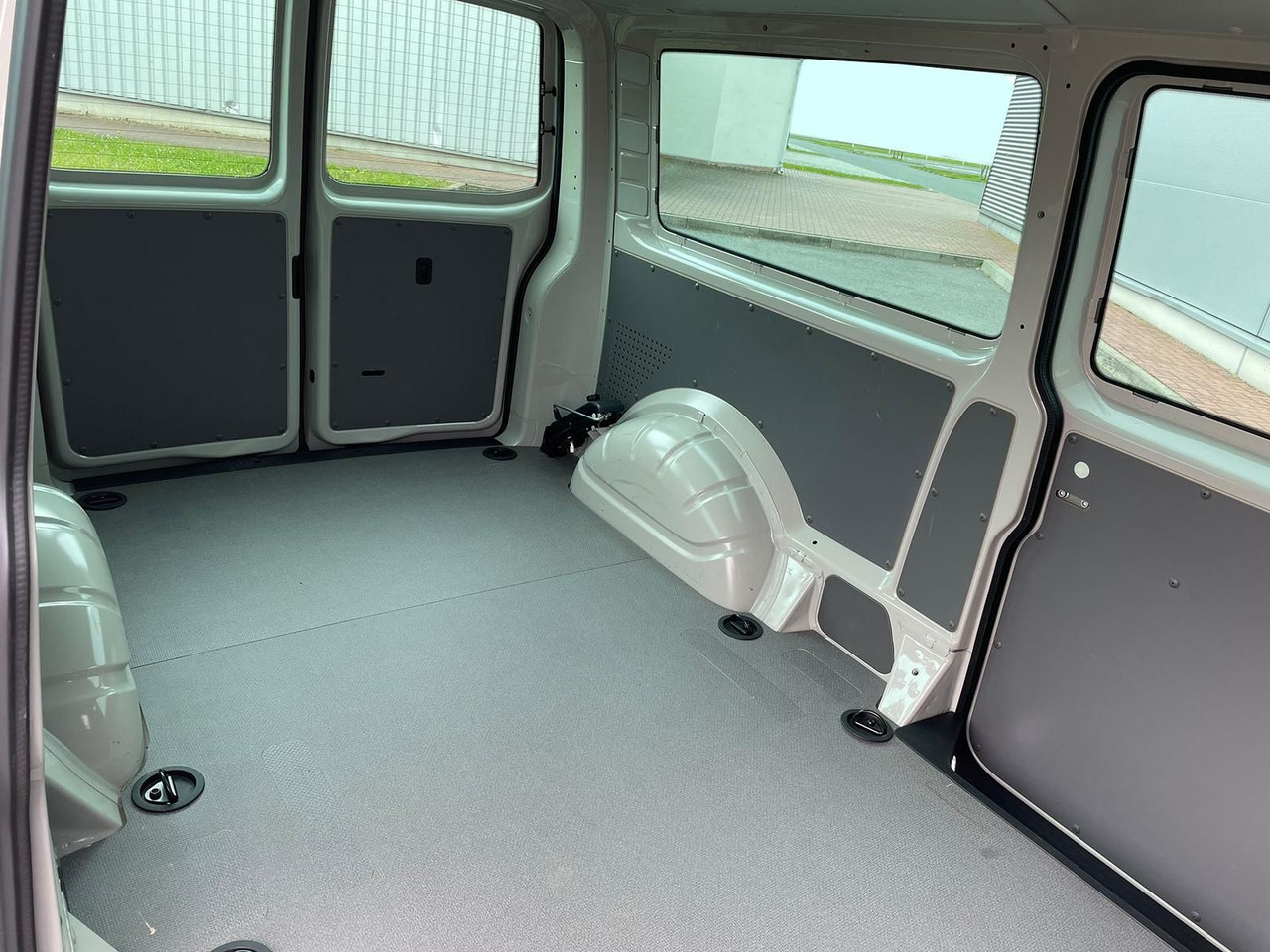 Coche nuevo Volkswagen T6.1 Transporter 2.0 TDI lang 4MOTION SITZHZ NAV: foto 10 Coche nuevo Volkswagen T6.1 Transporter 2.0 TDI lang 4MOTION SITZHZ NAV: foto 10