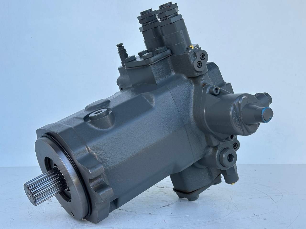 LIEBHERR - LINDE Original Hydromotor Typ:HMF75-02 2560 G 03 mit ID-Nr.10007106. A914 B-LI, A914 LI, A924 B-LI, A924 LI, MG15, MBG12, MG20, MFG10, BG12H #HYX293G00103# - Motor hidráulico para Excavadora de ruedas: foto 1 LIEBHERR - LINDE Original Hydromotor Typ:HMF75-02 2560 G 03 mit ID-Nr.10007106. A914 B-LI, A914 LI, A924 B-LI, A924 LI, MG15, MBG12, MG20, MFG10, BG12H #HYX293G00103# - Motor hidráulico para Excavadora de ruedas: foto 1