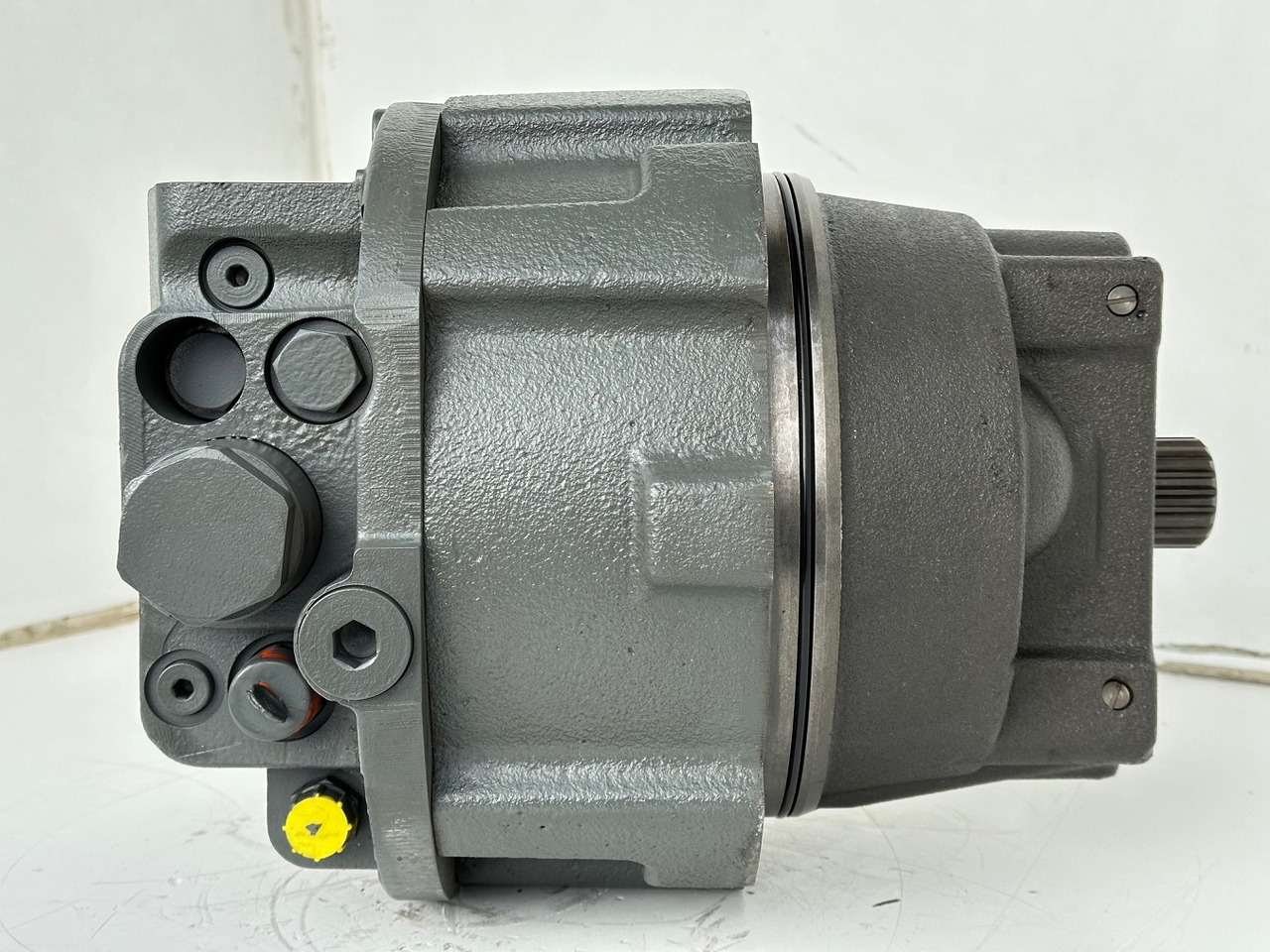 Liebherr Hydraulikeinbaumotor CMVE O 135. ID-Nr.10129570 - ID-Nr.11439804. FAT400P112 - FAT550P093. R930, R934, R936, R940, R944, R946, R950T. #10129570.21538# - Motor hidráulico para Maquinaria de construcción: foto 4 Liebherr Hydraulikeinbaumotor CMVE O 135. ID-Nr.10129570 - ID-Nr.11439804. FAT400P112 - FAT550P093. R930, R934, R936, R940, R944, R946, R950T. #10129570.21538# - Motor hidráulico para Maquinaria de construcción: foto 4