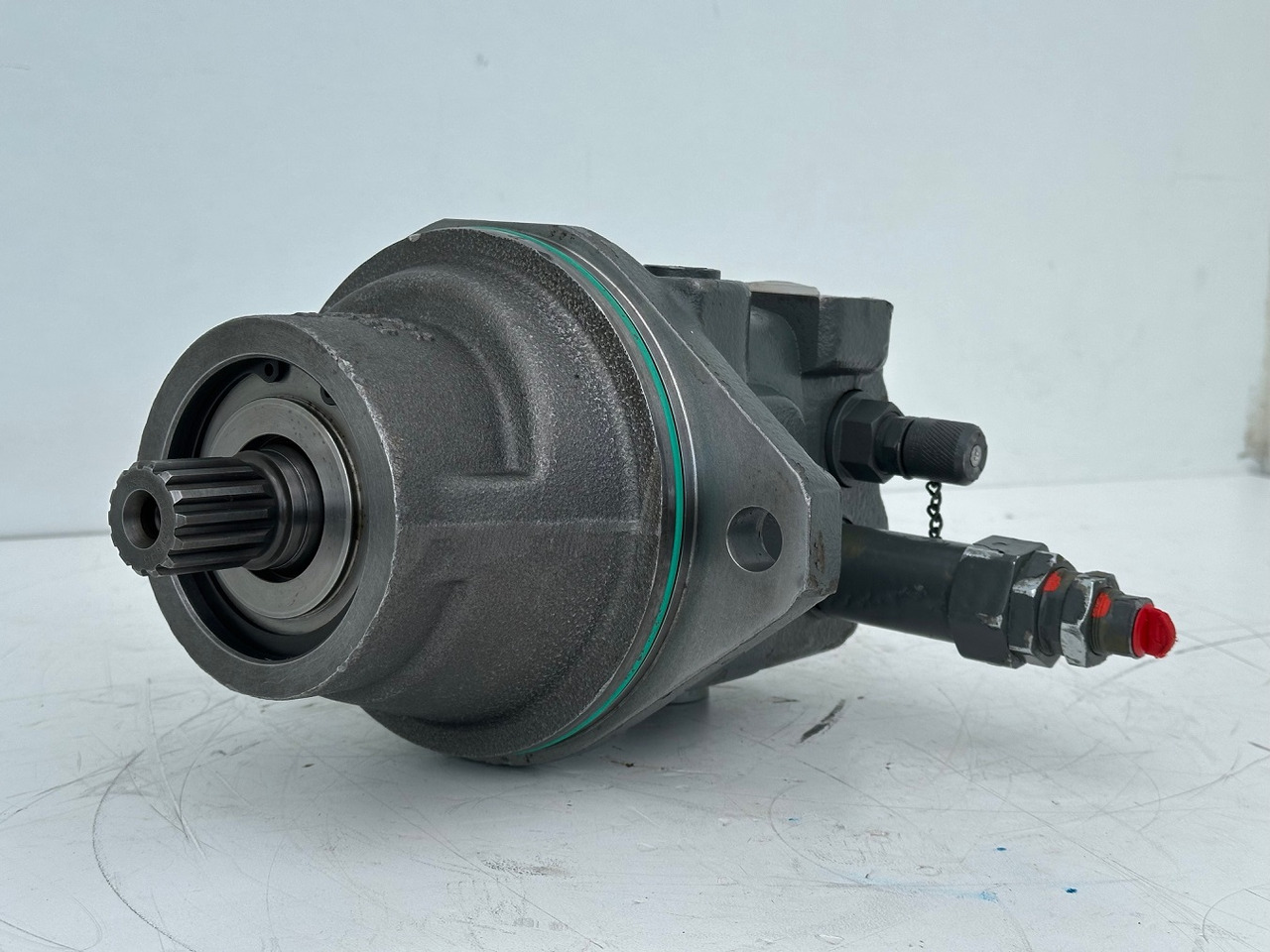 Liebherr Original Hydraulikeinbaumotor FMF045. ID-Nr.12464105. SAT250/287. LH18M, LH22C, LH22M, LH24M, LH26EC, LH26EM, LH26M. #12464105.0854# - Reductor de giro para Maquinaria de construcción: foto 2 Liebherr Original Hydraulikeinbaumotor FMF045. ID-Nr.12464105. SAT250/287. LH18M, LH22C, LH22M, LH24M, LH26EC, LH26EM, LH26M. #12464105.0854# - Reductor de giro para Maquinaria de construcción: foto 2