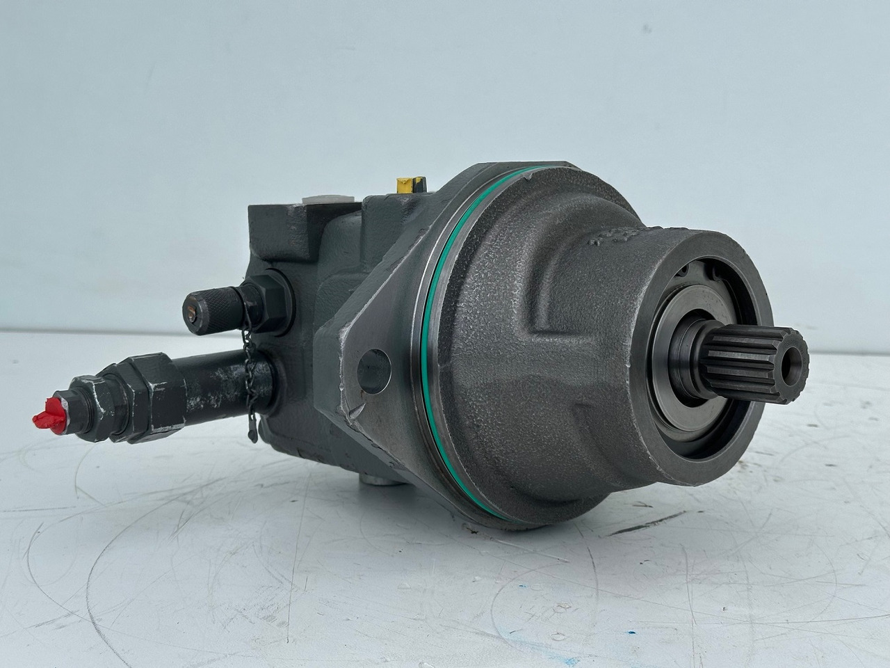 Liebherr Original Hydraulikeinbaumotor FMF045. ID-Nr.12464105. SAT250/287. LH18M, LH22C, LH22M, LH24M, LH26EC, LH26EM, LH26M. #12464105.0854# - Reductor de giro para Maquinaria de construcción: foto 1 Liebherr Original Hydraulikeinbaumotor FMF045. ID-Nr.12464105. SAT250/287. LH18M, LH22C, LH22M, LH24M, LH26EC, LH26EM, LH26M. #12464105.0854# - Reductor de giro para Maquinaria de construcción: foto 1