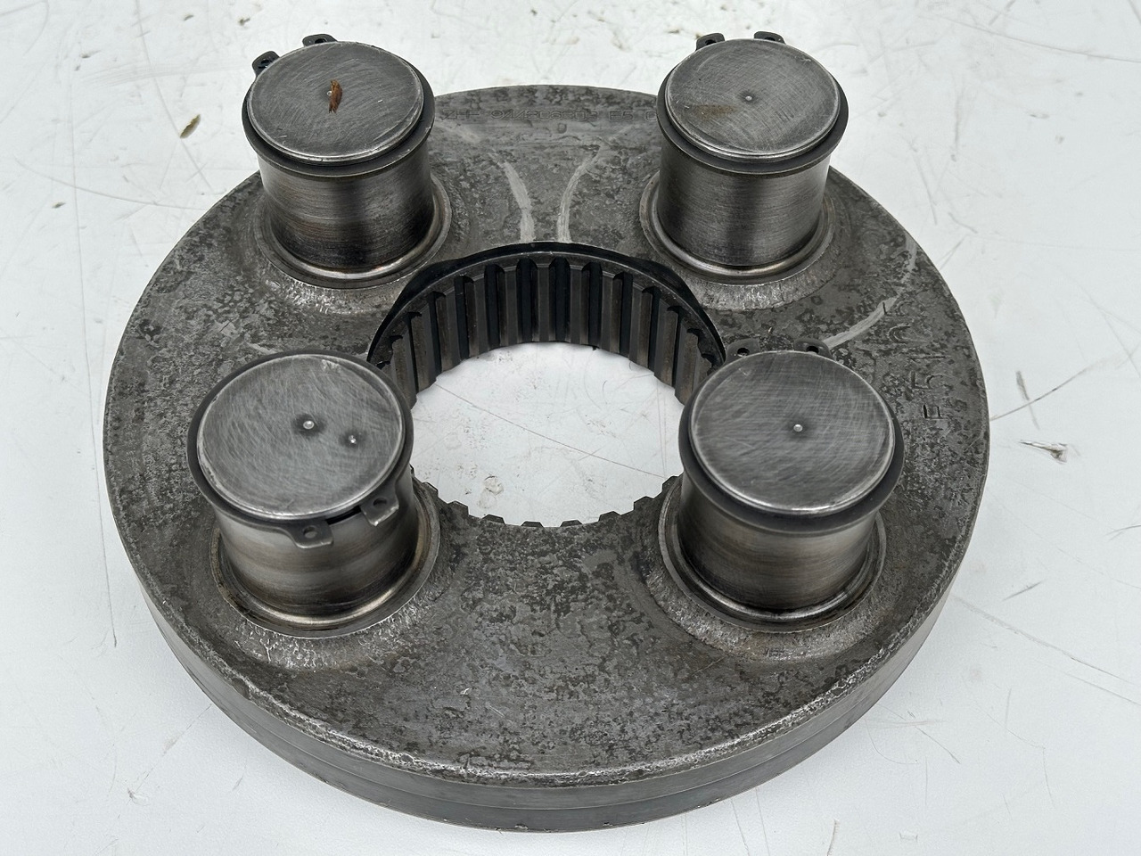 Liebherr Planetenträger ID-Nr.944306303 - ID-Nr.9443063. A924, A934, LH30, LH35, R906, R916, R922, R924, R926, R932, R934, R944. #944306303.E5.058# - Reductor de giro para Maquinaria de construcción: foto 2 Liebherr Planetenträger ID-Nr.944306303 - ID-Nr.9443063. A924, A934, LH30, LH35, R906, R916, R922, R924, R926, R932, R934, R944. #944306303.E5.058# - Reductor de giro para Maquinaria de construcción: foto 2