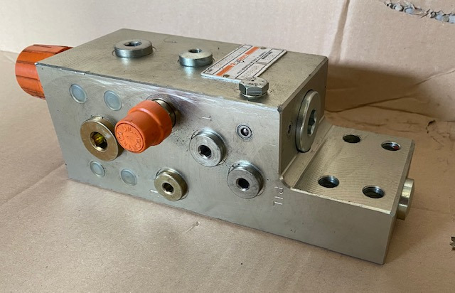 Liebherr Rohrbruchsicherung ID-Nr.5009808. - Válvula hidráulica para Excavadora de cadenas: foto 2 Liebherr Rohrbruchsicherung ID-Nr.5009808. - Válvula hidráulica para Excavadora de cadenas: foto 2