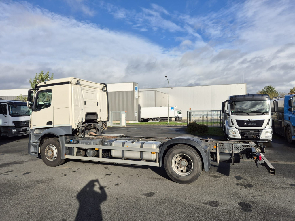 Mercedes Benz 1846 Actros (Nr. 5883) - Camión cisterna: foto 5 Mercedes Benz 1846 Actros (Nr. 5883) - Camión cisterna: foto 5