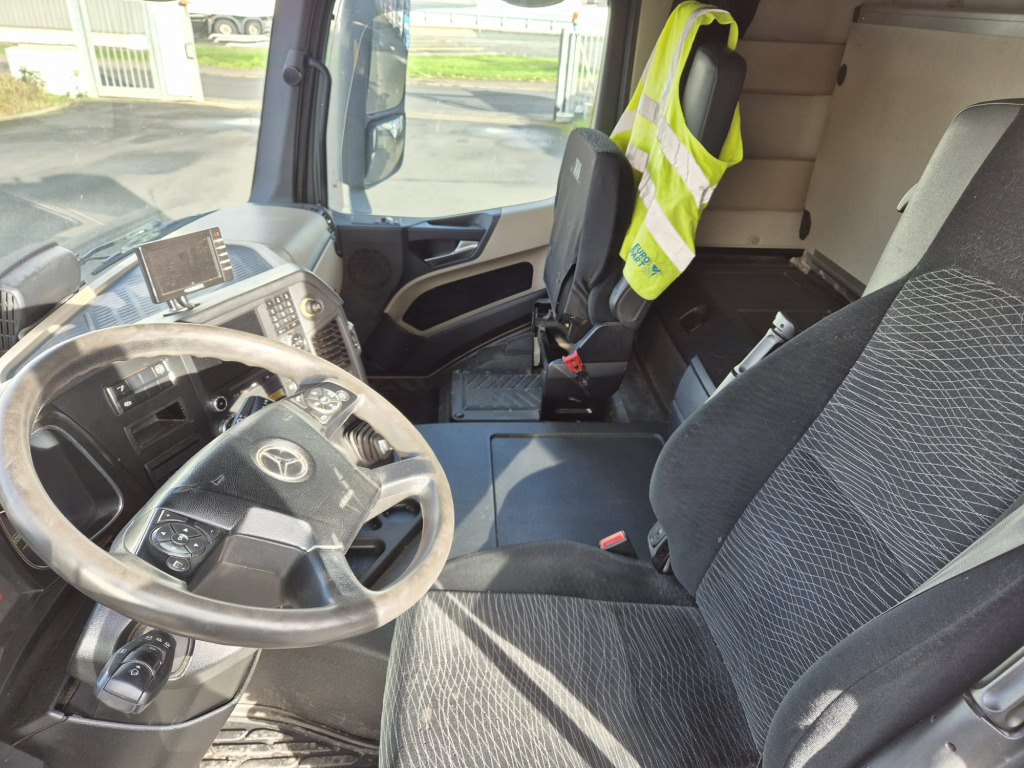 Mercedes Benz 1846 Actros (Nr. 5883) - Camión cisterna: foto 2 Mercedes Benz 1846 Actros (Nr. 5883) - Camión cisterna: foto 2