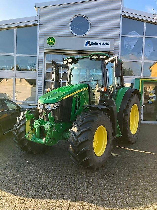 John Deere 6090M - Tractor: foto 1 John Deere 6090M - Tractor: foto 1