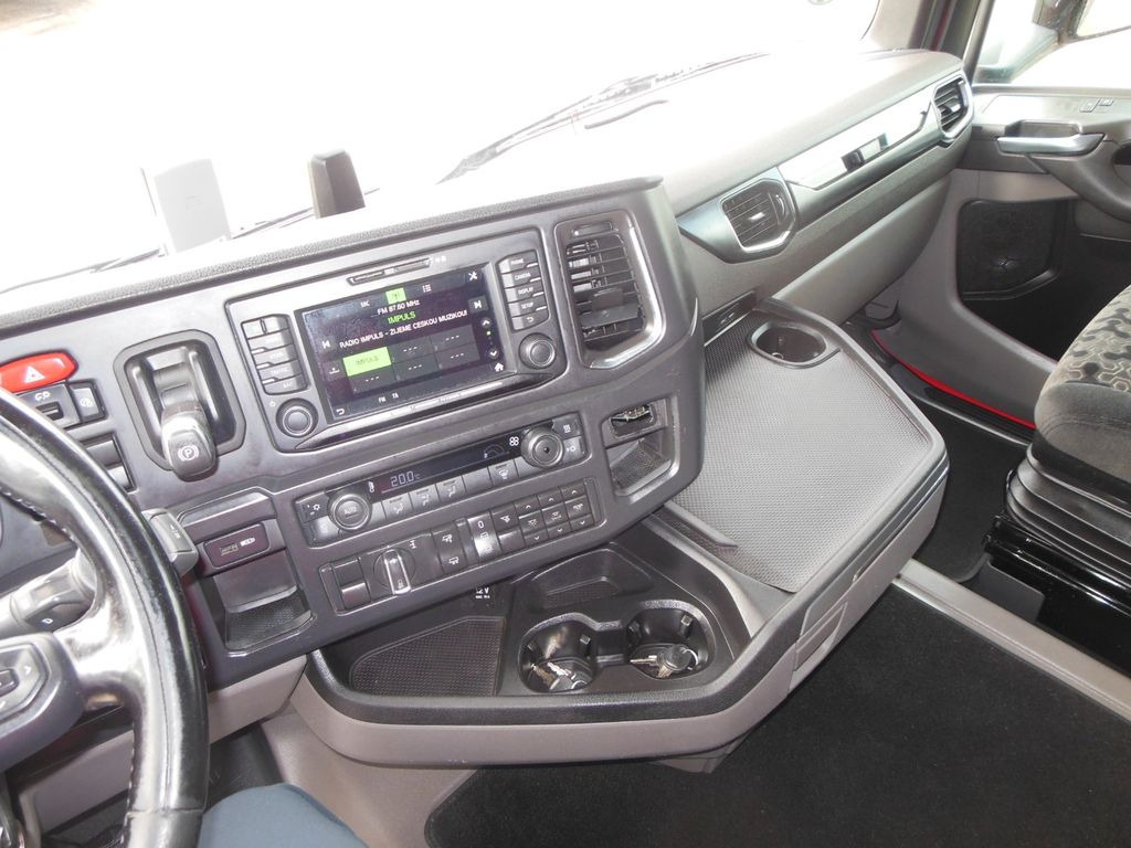 Cabeza tractora Scania R450 LOWDECK, RETARDER, STANDKLIMA, VOLL LUFT Scania R450 LOWDECK, RETARDER, STANDKLIMA, VOLL LUFT: foto 17