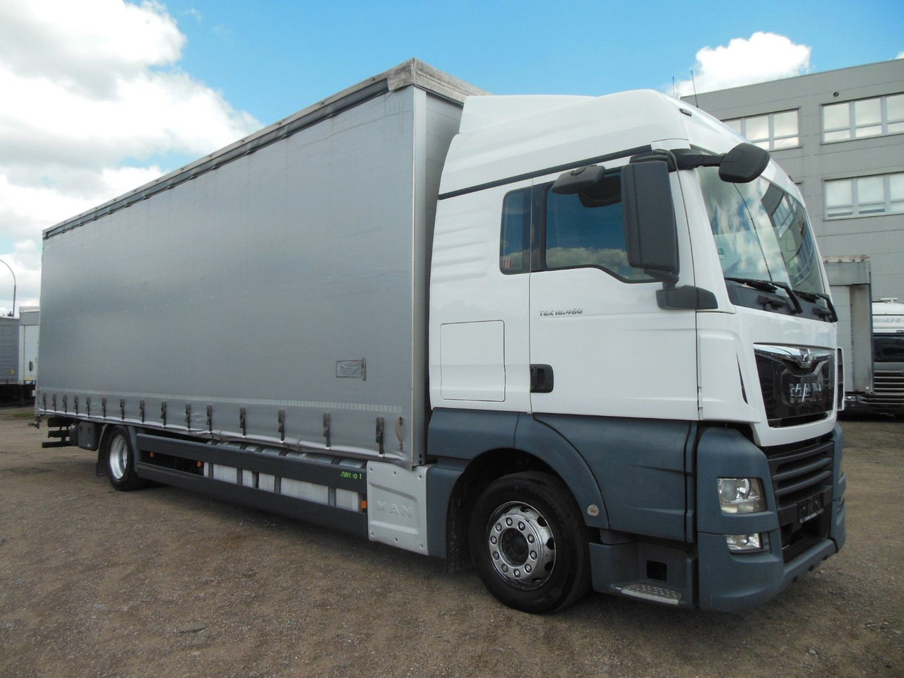 MAN TGX 18.460, XLX, VOLL LUFT, PRITSCHE 9,2M, TOP!! - Camión lona: foto 2 MAN TGX 18.460, XLX, VOLL LUFT, PRITSCHE 9,2M, TOP!! - Camión lona: foto 2
