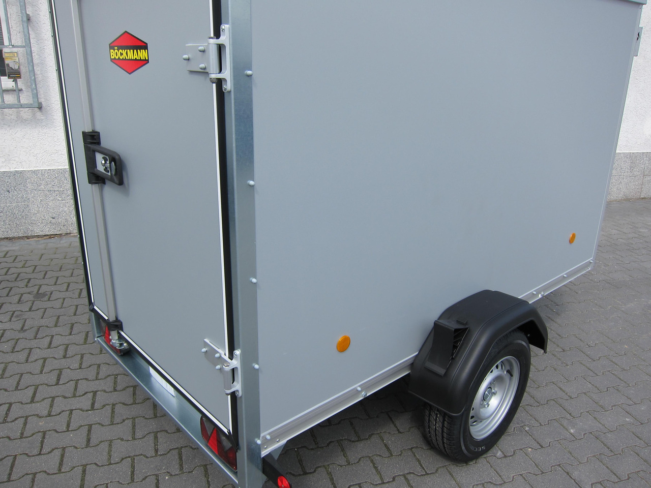 Böckmann Koffer KT 2513/135 251x130x152cm grau (S) 1350kg AKTION Modell 24 - Remolque caja cerrada: foto 5 Böckmann Koffer KT 2513/135 251x130x152cm grau (S) 1350kg AKTION Modell 24 - Remolque caja cerrada: foto 5
