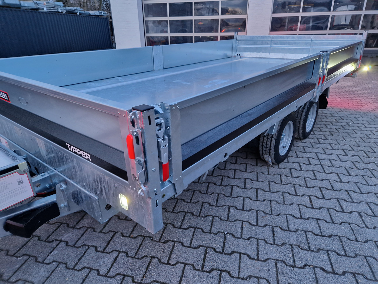 Brian James Trailer CarGO Tipper 400x200x30cm elektro Pendelklappe blackline LED 3500kg Tandem - Remolque volquete: foto 5 Brian James Trailer CarGO Tipper 400x200x30cm elektro Pendelklappe blackline LED 3500kg Tandem - Remolque volquete: foto 5