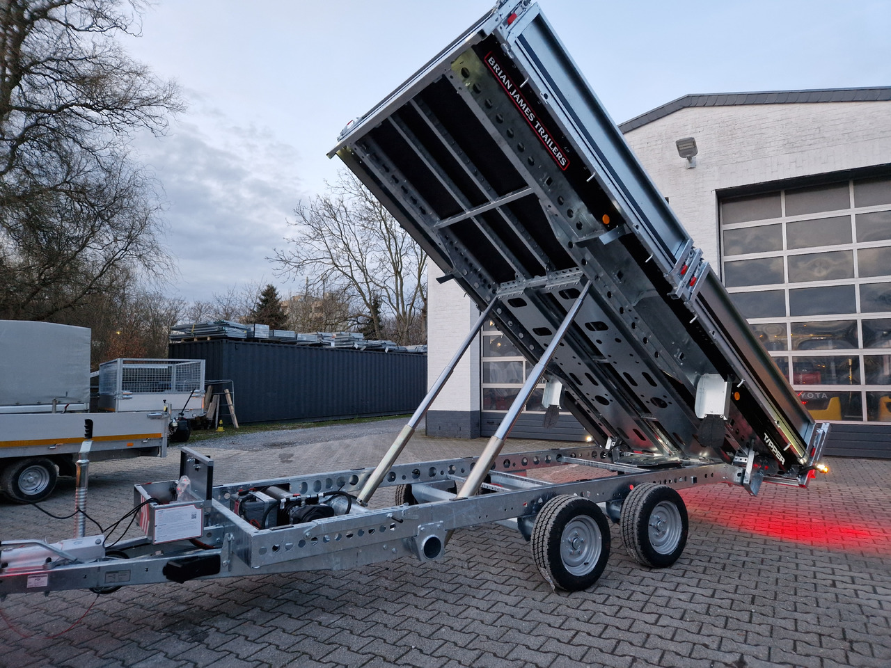 Brian James Trailer CarGO Tipper 400x200x30cm elektro Pendelklappe blackline LED 3500kg Tandem - Remolque volquete: foto 3 Brian James Trailer CarGO Tipper 400x200x30cm elektro Pendelklappe blackline LED 3500kg Tandem - Remolque volquete: foto 3