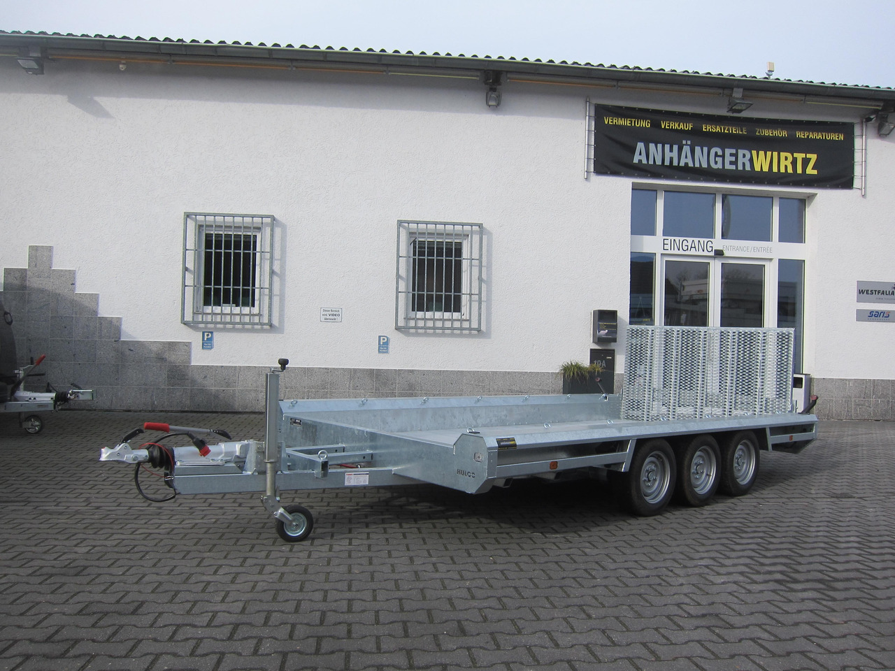 HULCO TERRAX Aluboden 394x188x27cm Heckrampe 100cm Tridem (XL) 3500kg - Remolque porta maquinaria: foto 2 HULCO TERRAX Aluboden 394x188x27cm Heckrampe 100cm Tridem (XL) 3500kg - Remolque porta maquinaria: foto 2