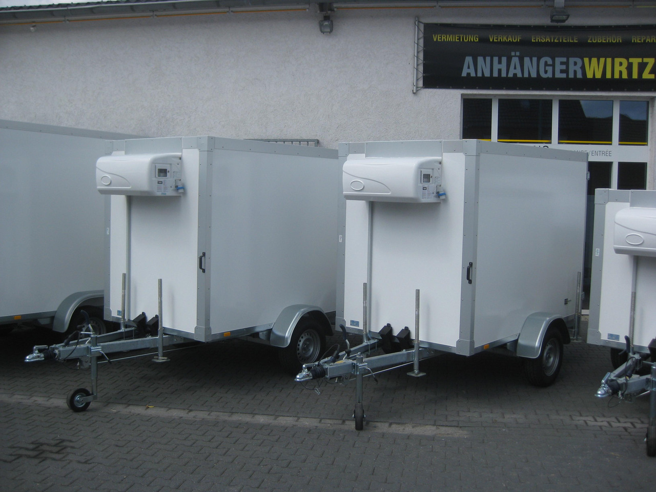 Kühlanhänger AZKF 1325/145 243x144x180cm GOVI 230 Volt Kühlaggregat 60 Frioliner Winter order 2025 - Remolque frigorífico: foto 1 Kühlanhänger AZKF 1325/145 243x144x180cm GOVI 230 Volt Kühlaggregat 60 Frioliner Winter order 2025 - Remolque frigorífico: foto 1