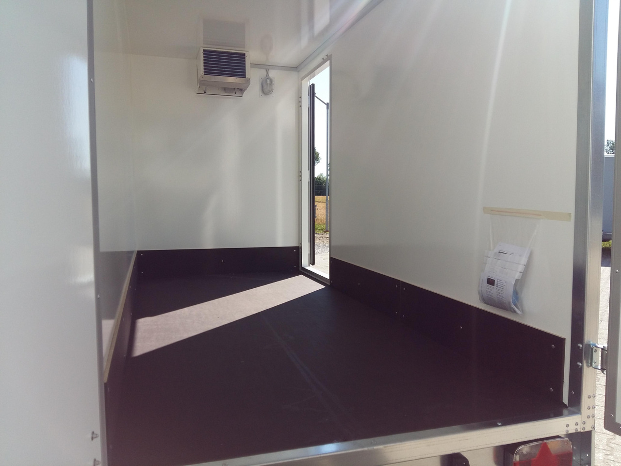 Kühlanhänger AZKF 2735/155 343x154x200cm +Seitentür Kälteanlage 4 Iso 60 Frioliner Aktion - Remolque frigorífico: foto 4 Kühlanhänger AZKF 2735/155 343x154x200cm +Seitentür Kälteanlage 4 Iso 60 Frioliner Aktion - Remolque frigorífico: foto 4