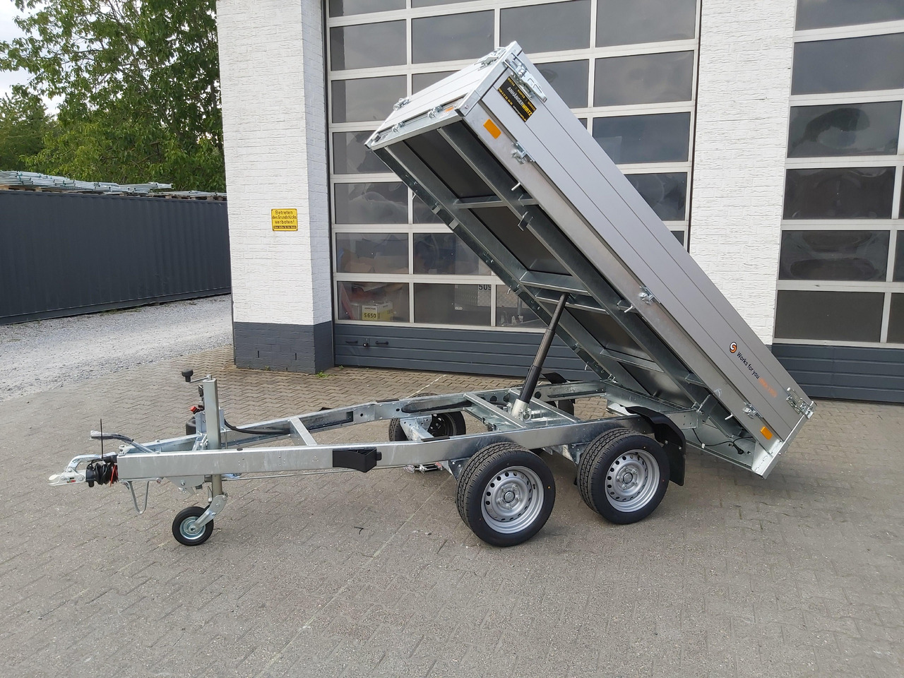 Saris Kipper K1 276 150 2700 2 276x150x30cm silver Handpumpe 13" (S) 2700kg Januar Aktion - Remolque volquete: foto 1 Saris Kipper K1 276 150 2700 2 276x150x30cm silver Handpumpe 13" (S) 2700kg Januar Aktion - Remolque volquete: foto 1