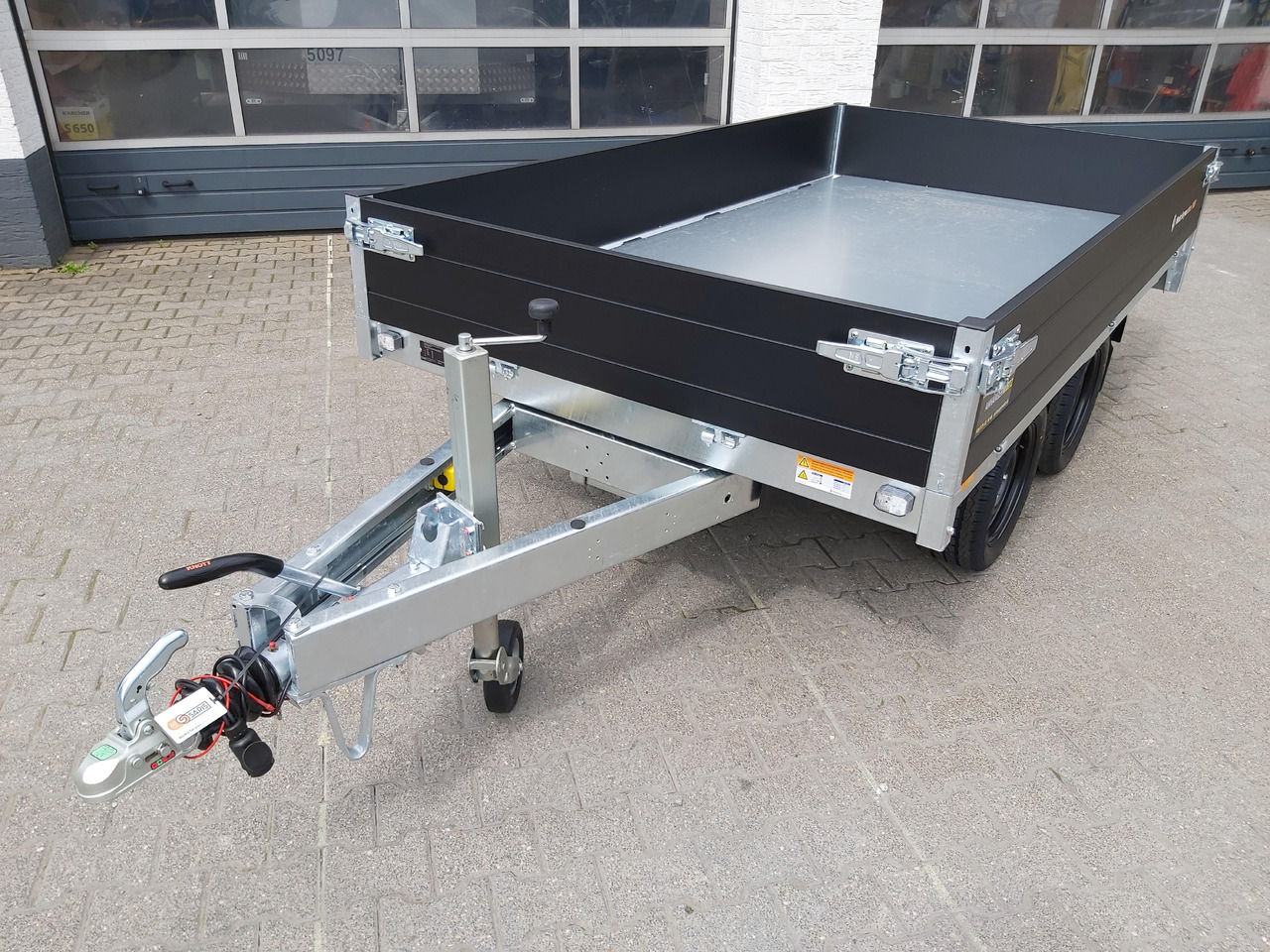 Saris Kipper K1 276 150 2700 2 E 276x150x30cm Elektro black Edition 13" (S) 2700kg Abverkauf - Remolque volquete: foto 4 Saris Kipper K1 276 150 2700 2 E 276x150x30cm Elektro black Edition 13" (S) 2700kg Abverkauf - Remolque volquete: foto 4
