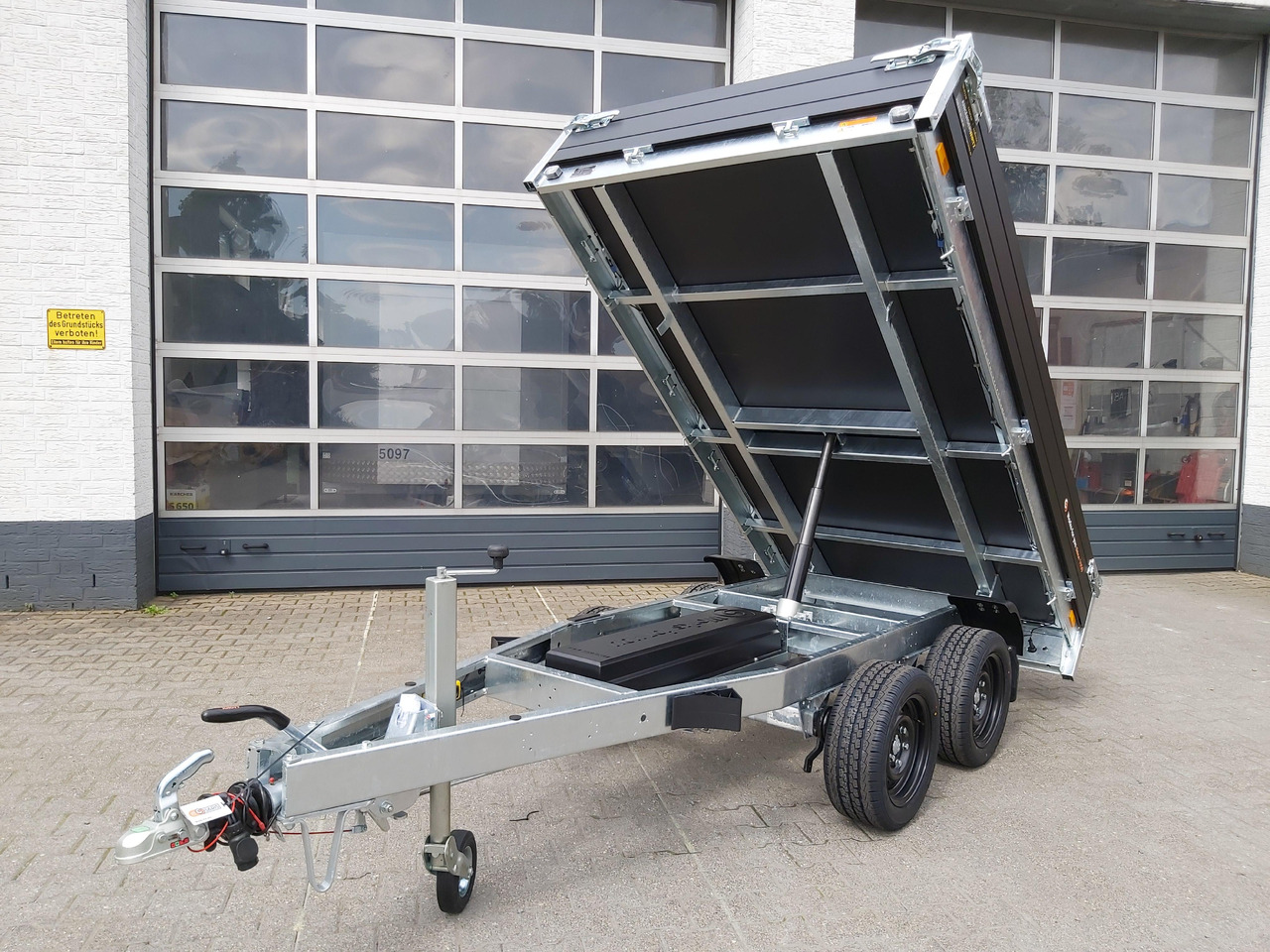 Saris Kipper K1 276 150 2700 2 E 276x150x30cm Elektro black Edition 13" (S) 2700kg Abverkauf - Remolque volquete: foto 2 Saris Kipper K1 276 150 2700 2 E 276x150x30cm Elektro black Edition 13" (S) 2700kg Abverkauf - Remolque volquete: foto 2