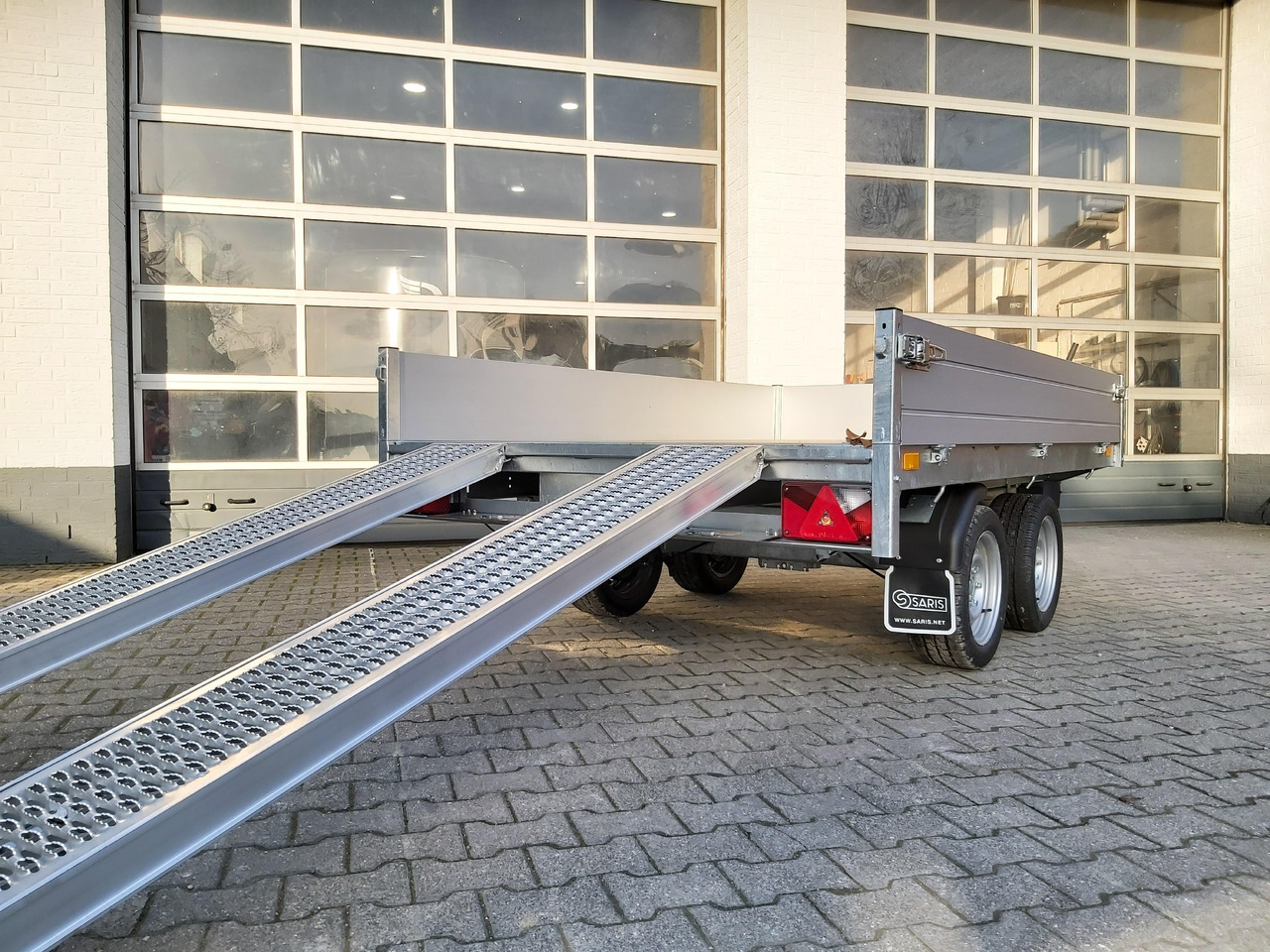 Saris Kipper K1 276 170 2000 2 276x170x30cm Alu Auffahrrampen Heckstützen Handpumpe 13" 2000kg - Remolque volquete: foto 1 Saris Kipper K1 276 170 2000 2 276x170x30cm Alu Auffahrrampen Heckstützen Handpumpe 13" 2000kg - Remolque volquete: foto 1