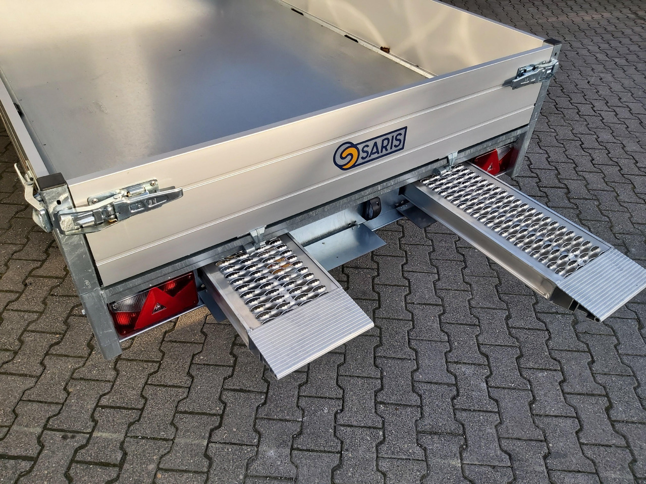 Saris Kipper K1 276 170 2000 2 276x170x30cm Alu Auffahrrampen Heckstützen Handpumpe 13" 2000kg - Remolque volquete: foto 3 Saris Kipper K1 276 170 2000 2 276x170x30cm Alu Auffahrrampen Heckstützen Handpumpe 13" 2000kg - Remolque volquete: foto 3