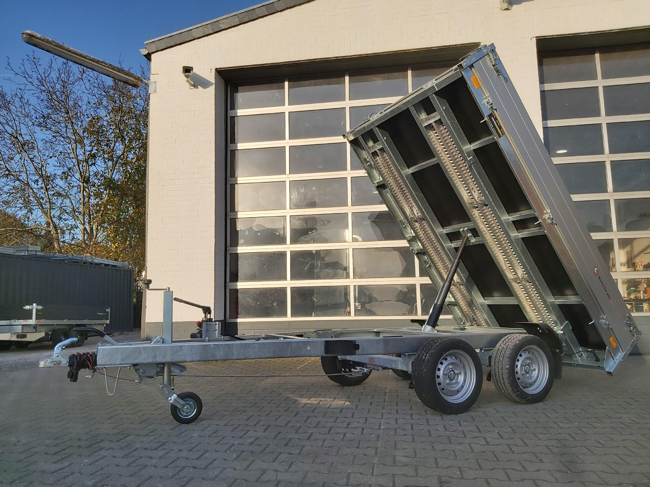 Saris Kipper K1 276 170 2000 2 276x170x30cm Alu Auffahrrampen Heckstützen Handpumpe 13" 2000kg - Remolque volquete: foto 2 Saris Kipper K1 276 170 2000 2 276x170x30cm Alu Auffahrrampen Heckstützen Handpumpe 13" 2000kg - Remolque volquete: foto 2
