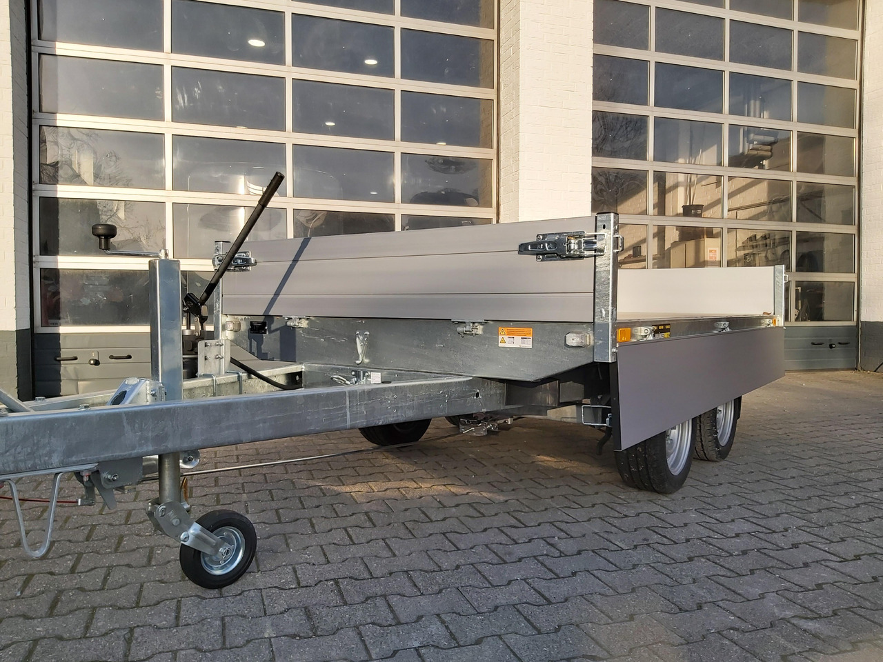 Saris Kipper K1 276 170 2700 2 276x170x30cm Handpumpe 13" 2700kg - Remolque volquete: foto 3 Saris Kipper K1 276 170 2700 2 276x170x30cm Handpumpe 13" 2700kg - Remolque volquete: foto 3