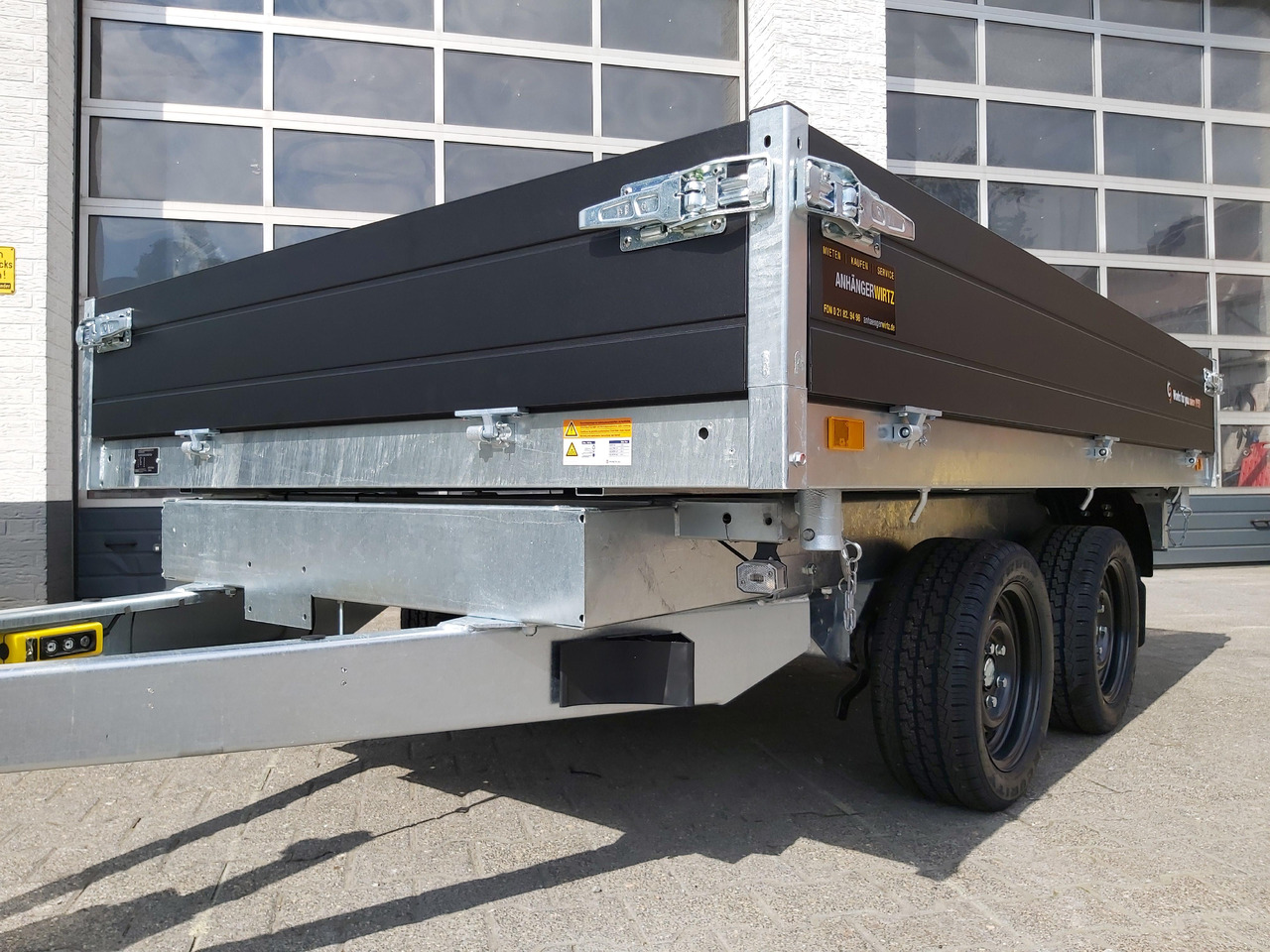 Saris Kipper K3 276 170 2700 2 E 276x170x30cm black Edition Elektro 13" (S) 2700kg Januar Aktion - Remolque volquete: foto 3 Saris Kipper K3 276 170 2700 2 E 276x170x30cm black Edition Elektro 13" (S) 2700kg Januar Aktion - Remolque volquete: foto 3