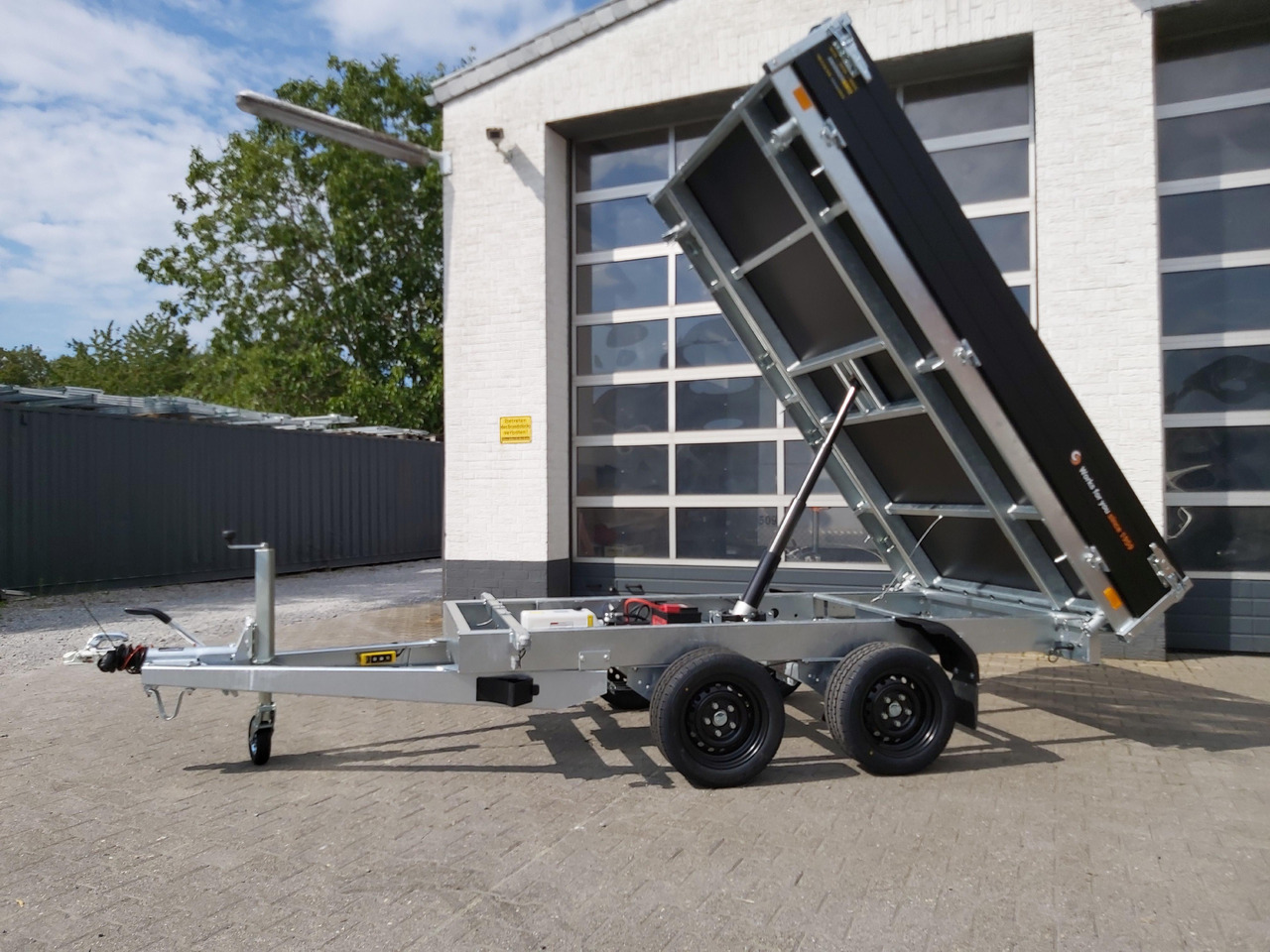 Saris Kipper K3 276 170 2700 2 E 276x170x30cm black Edition Elektro 13" (S) 2700kg Januar Aktion - Remolque volquete: foto 2 Saris Kipper K3 276 170 2700 2 E 276x170x30cm black Edition Elektro 13" (S) 2700kg Januar Aktion - Remolque volquete: foto 2