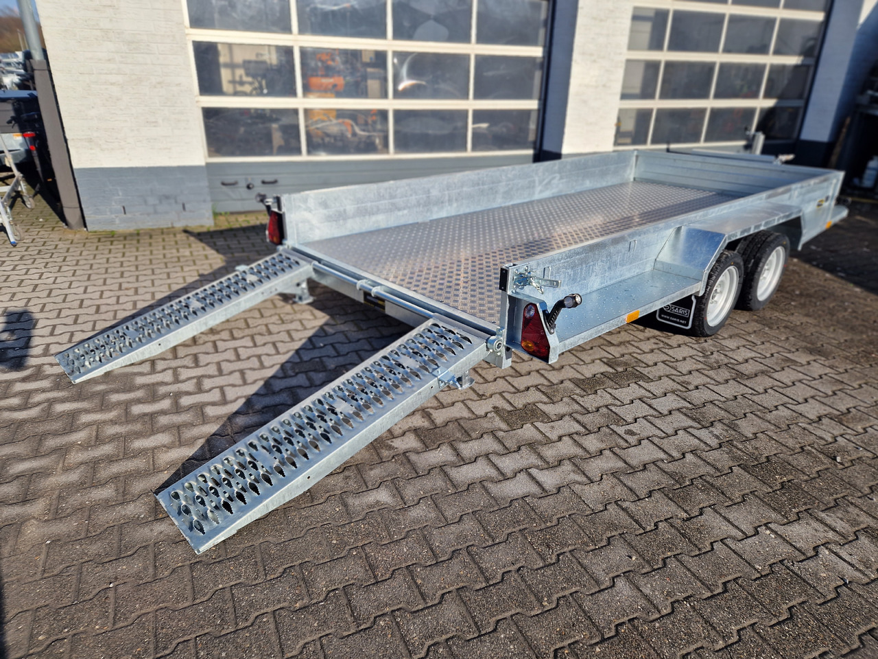 Leasing de Saris Magnum MAXX 3500 406x182x30cm force one Rampen Schaufelablage 100km/H 3500kg Januar Aktion Saris Magnum MAXX 3500 406x182x30cm force one Rampen Schaufelablage 100km/H 3500kg Januar Aktion: foto 14 Leasing de Saris Magnum MAXX 3500 406x182x30cm force one Rampen Schaufelablage 100km/H 3500kg Januar Aktion Saris Magnum MAXX 3500 406x182x30cm force one Rampen Schaufelablage 100km/H 3500kg Januar Aktion: foto 14