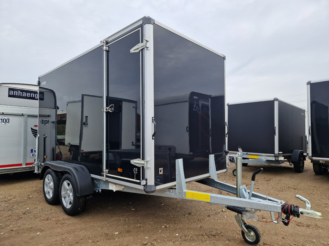 Variant 2517 C4 Edition black 346x168x188cm Seitentür Alufelgen 2500kg 100km/H - Remolque caja cerrada: foto 2 Variant 2517 C4 Edition black 346x168x188cm Seitentür Alufelgen 2500kg 100km/H - Remolque caja cerrada: foto 2